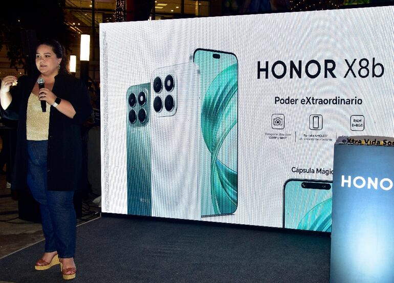 Jazmín Núñez, gerente de marketing de HONOR, durante la presentación del nuevo HONOR X Series.