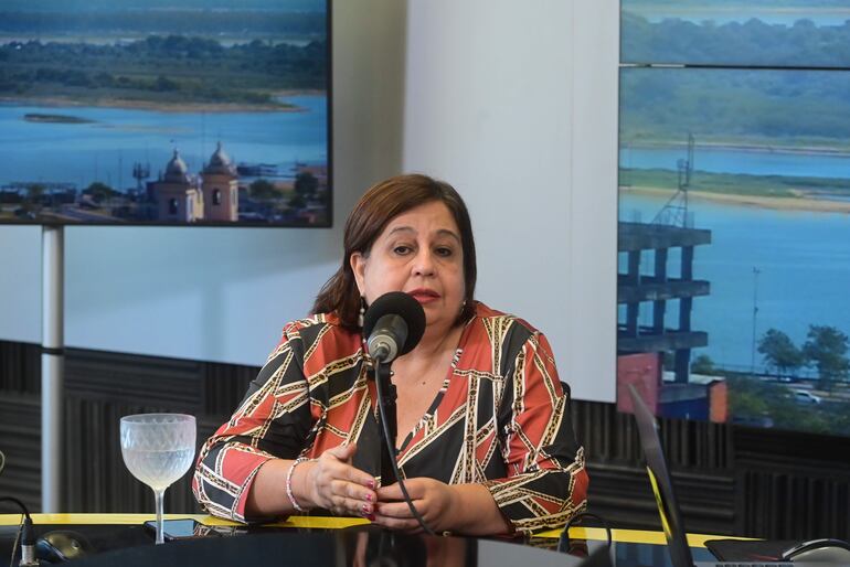 Senadora Esperanza Martínez.