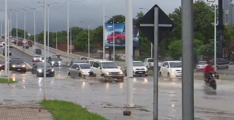 Un efecto "palangana" se pudo observar en el descenso del viaducto del Botánico en su conexión con el puente "Héroes del Chaco".