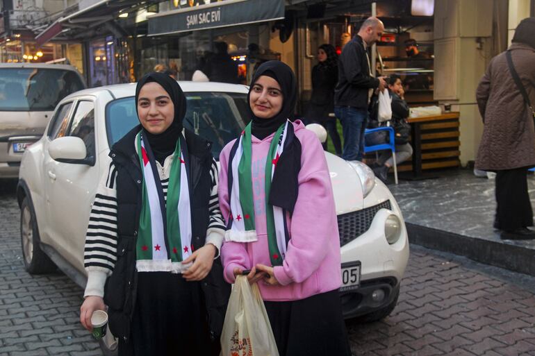 Hay unanimidad en el barrio de Esenyurt, un lugar con una gran comunidad de refugiados sirios en el oeste de Estambul: todos volverán a Siria, "muy pronto", "dentro de dos o tres meses", cuando se haya estabilizado la situación.