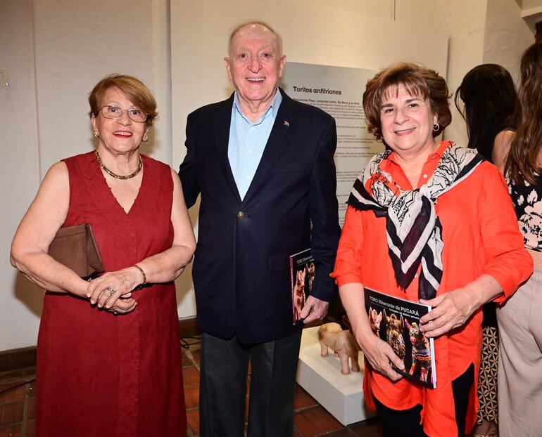 Queña Auad, Ángel Auad y Hilda Rieder.