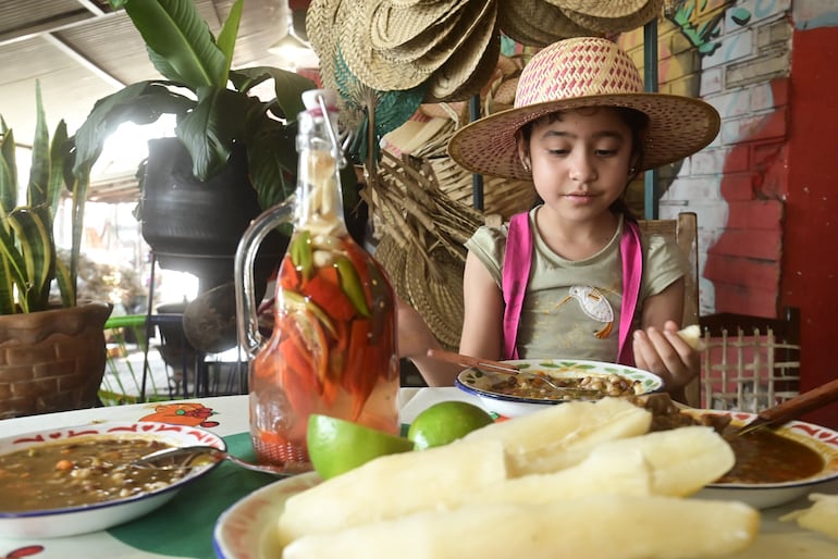 En el Mercado 4 se celebra el Día Nacional del Jopara.