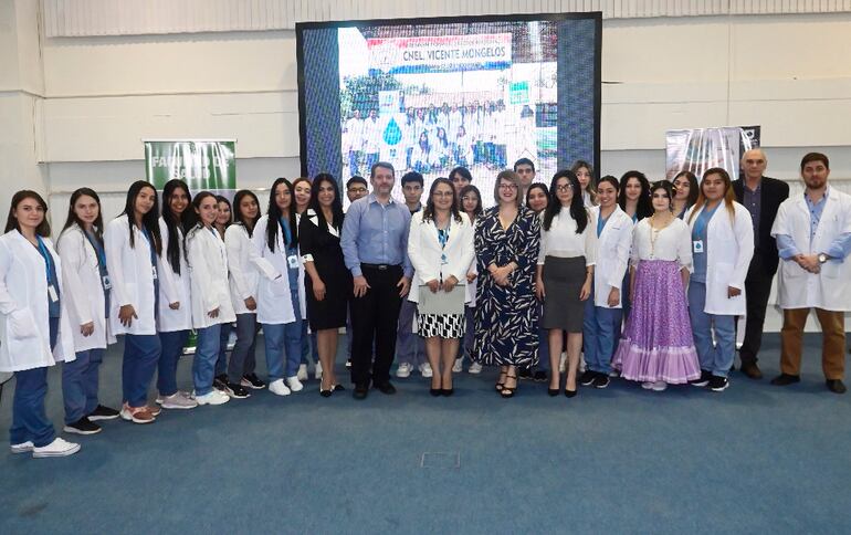 Autoridades de UNIDA, Conacyt y ANEAES acompañaron la presentación de la investigación de alumnos de Bioquímica.