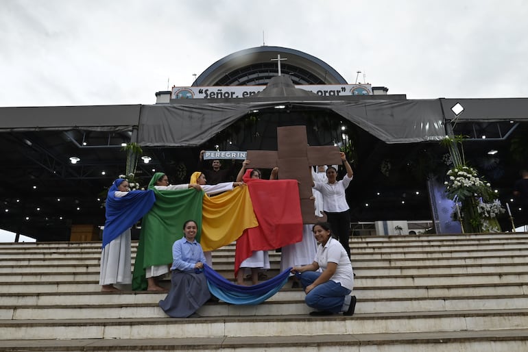 Representación realizada durante la misa dirigida por la Conferpar.