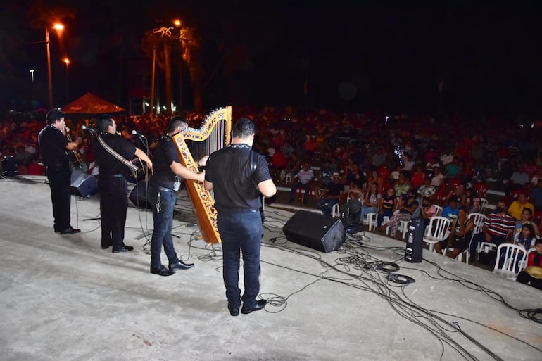 Varios grupos locales, nacionales e internacionales amenizarán la jornada de la fiesta de la tradición laureleña. ARCHIVO