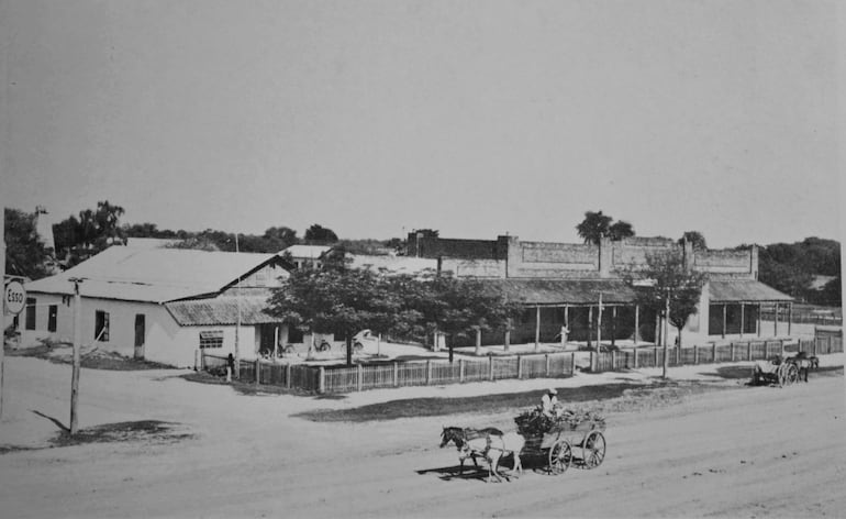 El centro urbano de Filadelfia en el año 1945. La colonia se desarrolló mediante el trabajo de los colonos menonitas que llegaron a la región hacia 1929 y 1930.