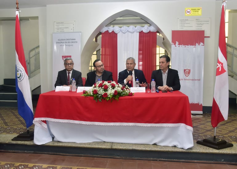 Los directivos del Colegio Internacional: Carlos Chávez, Richard Troche, Hugo Penayo Ramírez y Sven Pfannl.