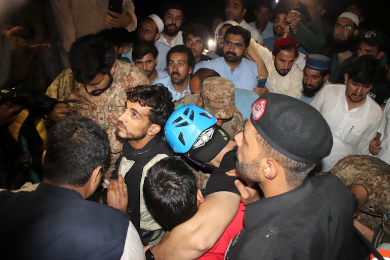 Operación de rescate en un teleférico de Pakistán. 