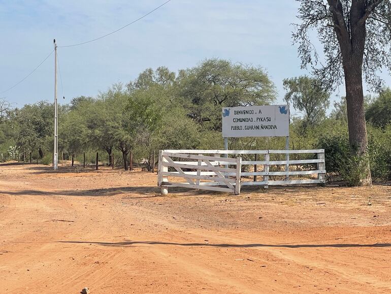 Acceso a la Comunidad Pycasu, ubicada a costado del Parque Médanos del Chaco.