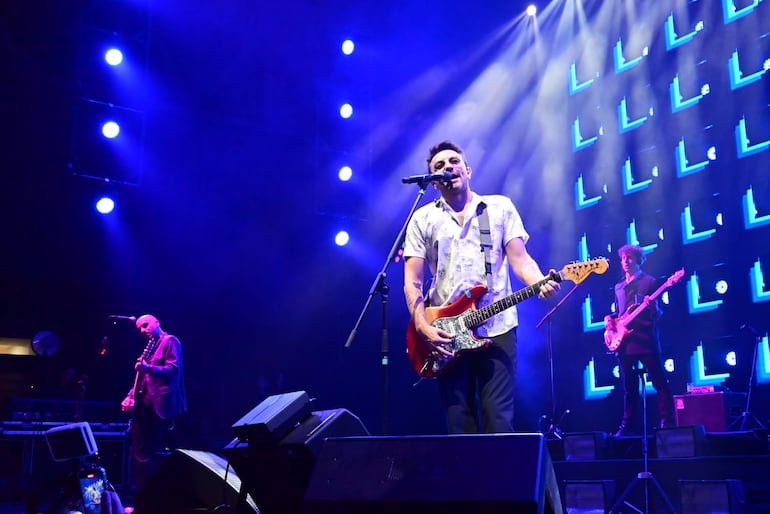 El grupo comandado por Emiliano Brancciari, en guitarra y voz, volvió a sorprender por su intenso idilio con Paraguay.