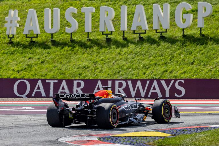 El Red Bull Racing del neerlandés Max Verstappen en la carrera del Gran Premio de Austria de la Fórmula 1 en el Red Bull Ring, en Spielberg, Austria. 