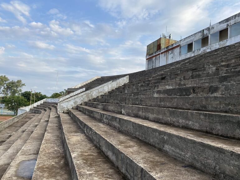 El estadio municipal de Concepción también fue pagado con fondos de la SND y presenta importantes deterioros.