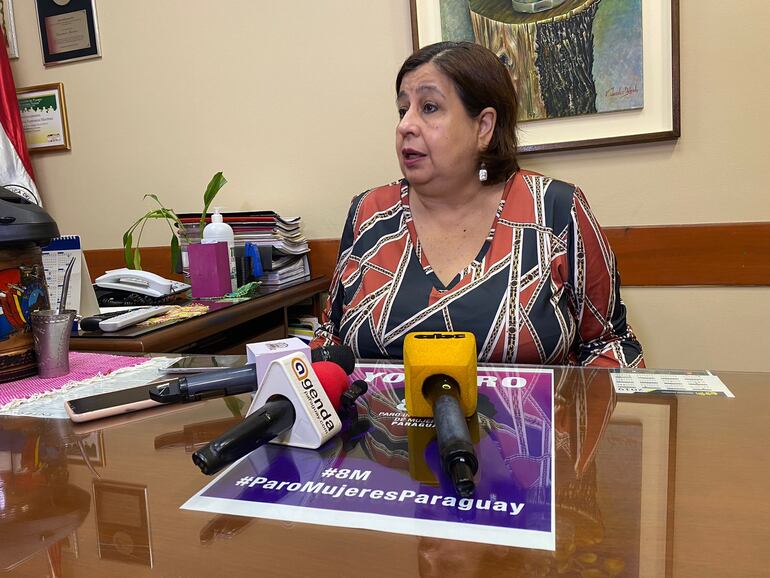 La senadora Esperanza Martínez habló hoy sobre los proyectos de ley antinepotismo que el Senado debe estudiar.