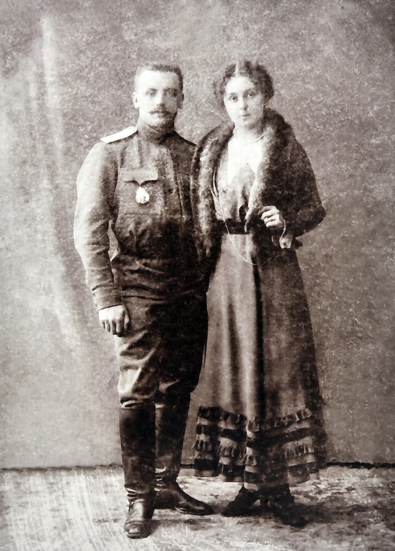 La pareja formada por Constantino y Valentina en Rusia, en 1917.