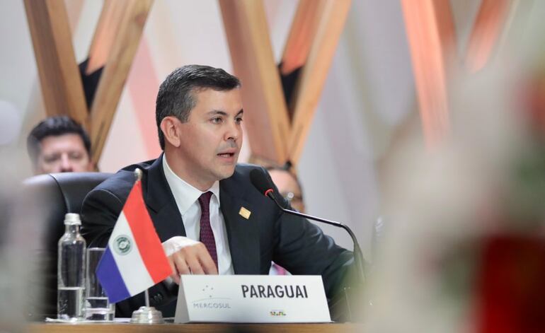 El presidente de la República, Santiago Peña, durante su discurso en la Cumbre del Mercosur.