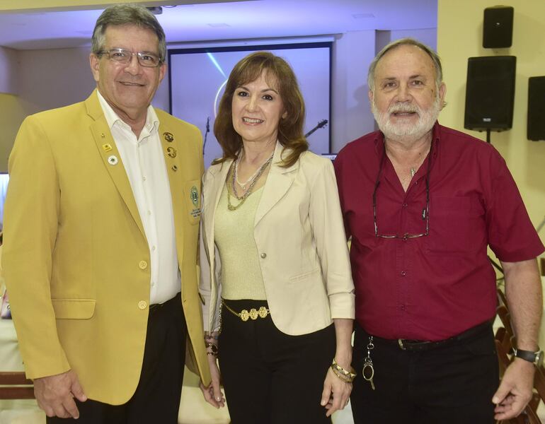 Julio Duria, Myrian Duria y Esteban Gómez Zelada.