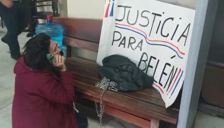 Luego de años de pedir justicia, Mónica Castañe, la madre de Belén Whittingslow, consiguió que la orden de captura en contra de su hija sea declarada inconstitucional.