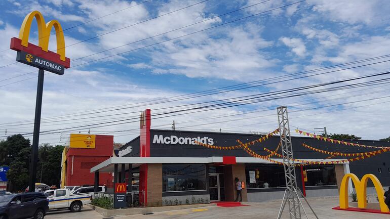 El restaurante número 26 de la cadena McDonald's en Paraguay abre sus puertas en la Ruta PY01.