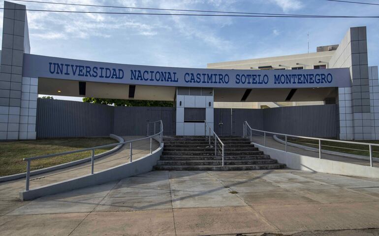 Fachada de la antigua Universidad Centroamericana (UCA), después que el gobierno de Nicaragua confiscara las instalaciones y cambiara el nombre a Universidad Nacional Casimiro Montenegro, en Managua (Nicaragua). 