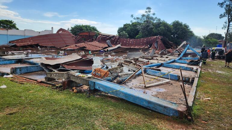 Un tinglado se derrumbó tras un temporal en Caaguazú.