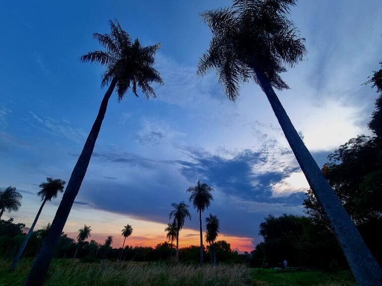 Atardecer en el jueves santo desde el cerro Yaguarón.