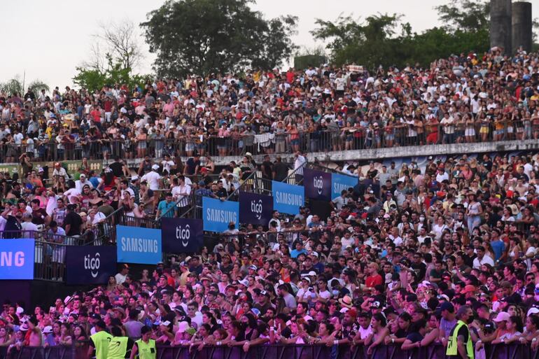 Se dio un tiroteo en el festival Jaumina, en el anfiteatro José Asunción Flores de San Bernardino.