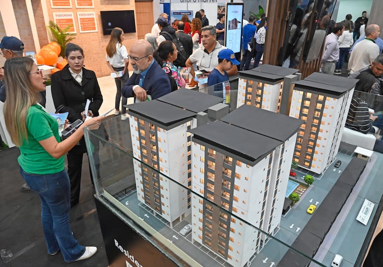 Las iniciativas privadas también buscan atender el déficit habitacional. La Expo Vivienda primera edición se desarrolló en abril y para este agosto, del 4 al 6, se prevé su segunda edición, en el Centro de Convenciones Mariscal.