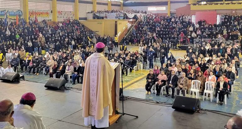 Nuestras comunidades, más que oler de incienso tendrían que oler de humanidad, sostuvo el nuncio apostólico Mons. Vicenzo Turturro, durante su homilía en la clausura de la Bienal Católica 2024, en el polideportivo San Roque González de Santa Cruz.