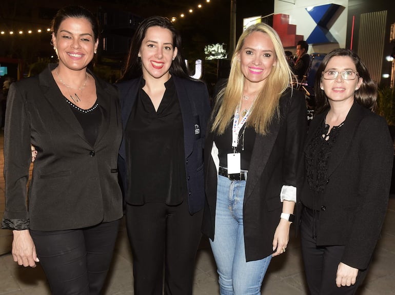 Acgu Ghiglione, Natalia Irun, Silvia Rojas y Laura Rey.