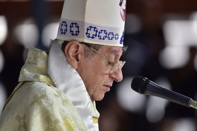 Monseñor Ricardo Valenzuela, durante la misa central de este 8 de diciembre en Caacupé.