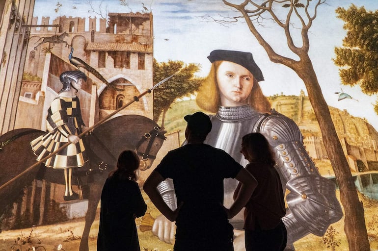  Fotografía en el espacio Deep Space 8K de Ars Electronica, en Linz, de la obra renacentista "Joven caballero en un paisaje (1510)" de Vittore Carpaccio, de la colección del Museo Nacional Thyssen-Bornemisza.  