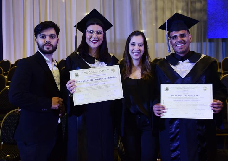 Héctor Molas; Mag. Belén Samudio, vicerrectora de Relaciones Públicas; Lucía Samudio y Óscar Ricardo.