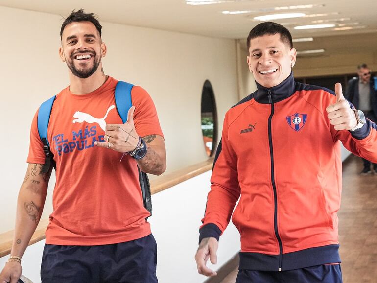 Los jugadores de Cerro Porteño en el viaje a la ciudad de Santiago para el estreno en la Copa Libertadores 2024 ante Colo Colo.