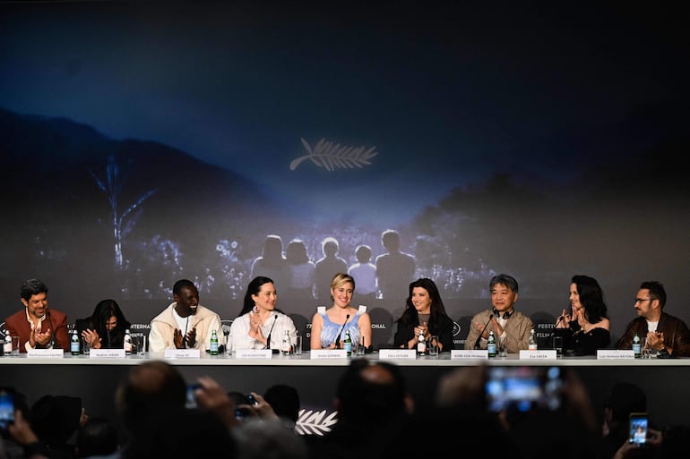 Pierfrancesco Favino, Nadine Labaki, Omar Sy, Lily Gladstone, Greta Gerwig, Ebru Ceylan, Hirokazu Kore-eda, Eva Green y Juan Antonio Bayona conforman el jurado de esta 77 edición del Festival de Cannes.