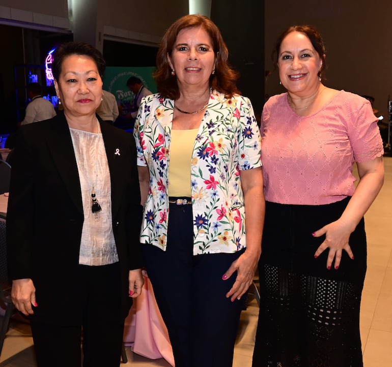 Miyuki Murayama, Cristina Cuevas y Luz López. 