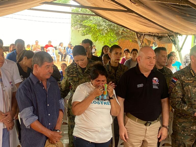 La madre del secuestrado, Obdulia Florenciano, lloró al recordar el cumpleaños de su hijo secuestrado.