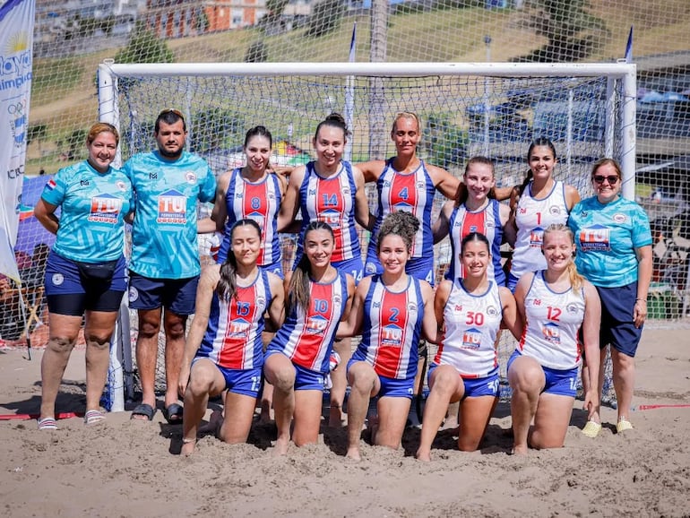 Plantel femenino paraguayo que participó del Cuatro Naciones.