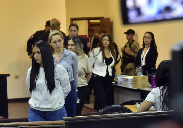 Liz Tabaoda, Reina Duarte, Irma Vergara, Noelia Colmán y Fátima Koube, también acusadas por presunto lavado de dinero.