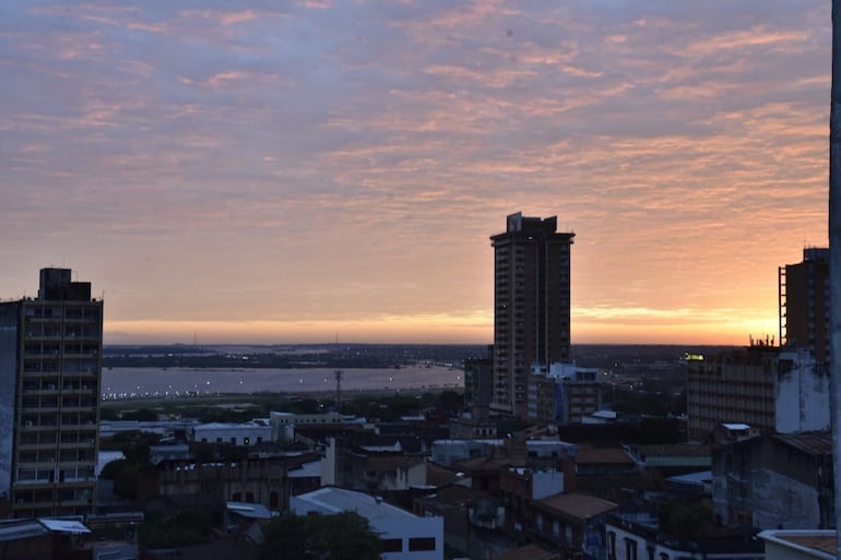 Amanecer fresco en la capital y en varios departamentos de ambas regiones del país.