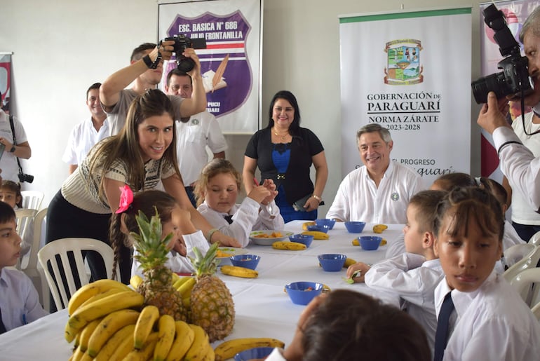 La gobernadora de Paraguarí, Norma Zárate de Monges es la primera en cumplir con el proyecto de hambre cero al adjudicar la provisión de alimentos.