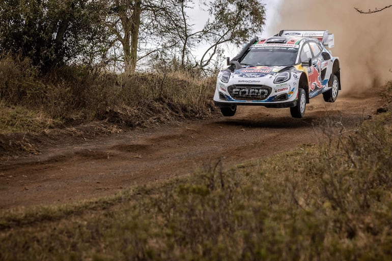 Adrien Fourmaux y Alexandre Coria, al mando de este Ford Puma Rally1 Hybrid, completaron el podio.