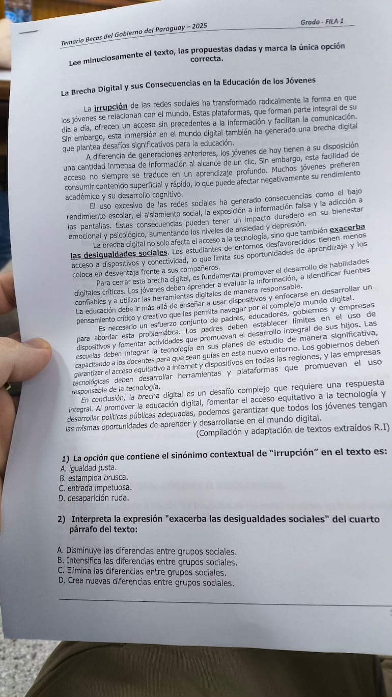 Masivamente se compartieron las fotos de los exámenes tomados esta mañana para acceder a las Becas del Gobierno.