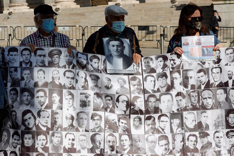 El Comité contra la Tortura de Naciones Unidas publicó hoy un informe sobre la situación de España en el que pidió a las autoridades de ese país que consideren “la posibilidad de derogar la Ley de Amnistía de 1977″, que en opinión de sus expertos obstaculiza la puesta en marcha de la Ley de Memoria Democrática.