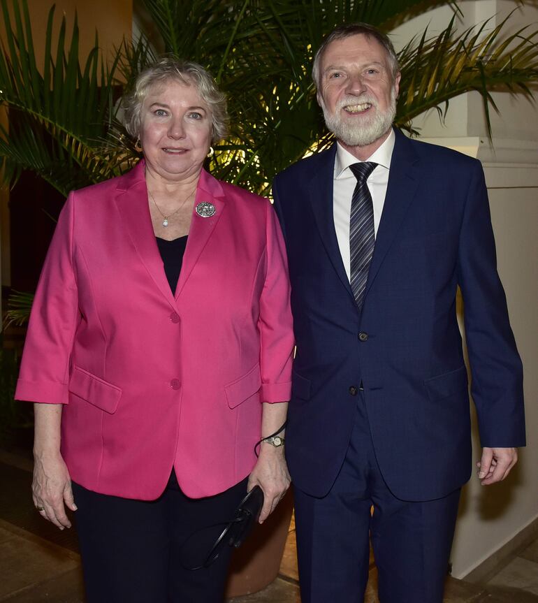 María Inmaculada Scherf y el embajador de Alemania, Holger M. Scherf.