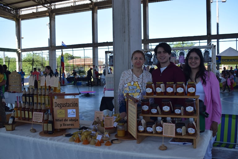 Los emprendedores de Paraguarí se preparan para exhibir sus productos en el festival gastronómico.