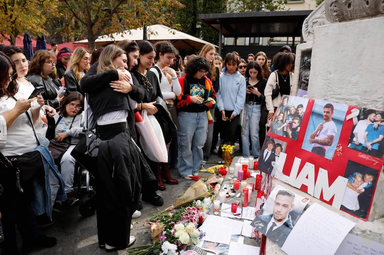 En Madrid, España, también se reunió un grupo de fans para despedir a Liam Payne.