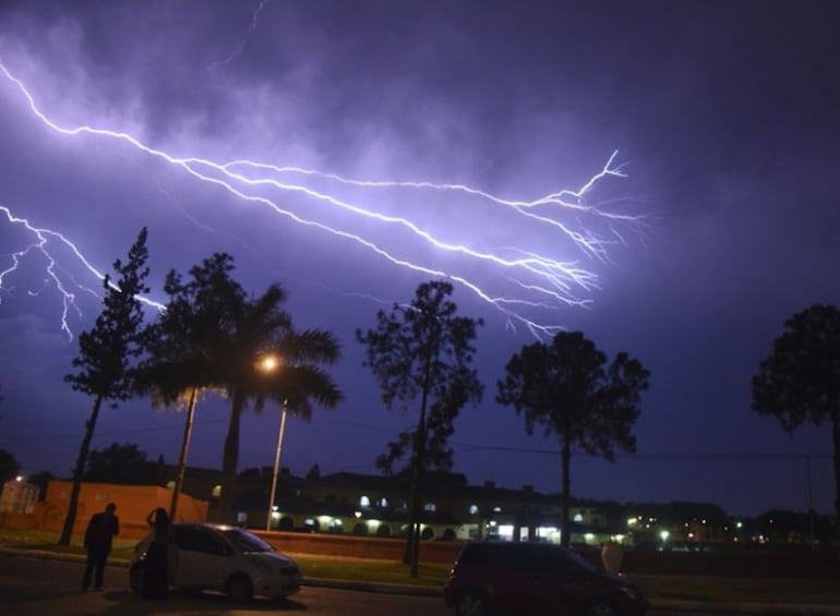 Meteorología emitió alerta por lluvias y tormentas eléctricas.