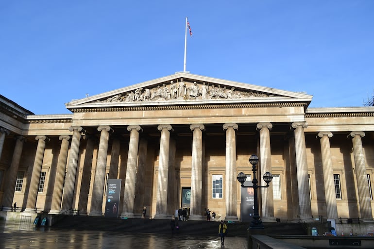 Fachada del Museo Británico, en Londres.