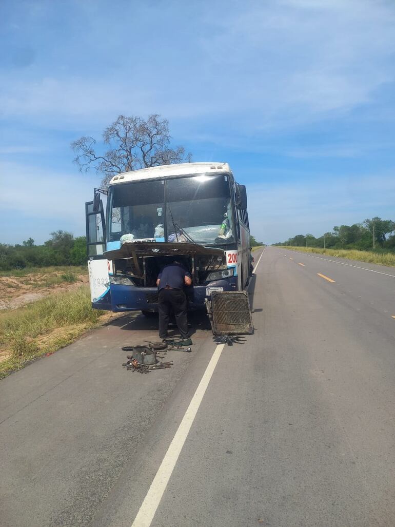 Unidades chatarras de la empresa Stell Turismo, ligada a la empresa San Juan, que cubre el itinerario Olimpo - Asunciòn.