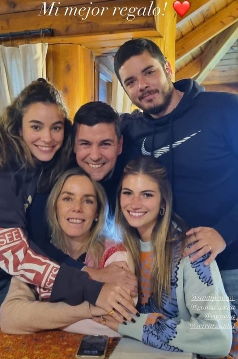 La cumpleañera Leticia Ocampos publicó esta postal con el texto "Mi mejor regalo". (Captura de la historia de Instagram de Leticia Ocampos)